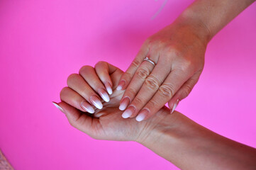 unhas  brancas alongamento em gel 