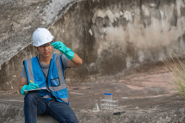 Environmental engineers inspect water quality,Bring water to the lab for testing,Check the mineral...