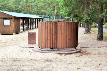 Naklejka premium modern wooden cabin for changing clothes on a deserted beach