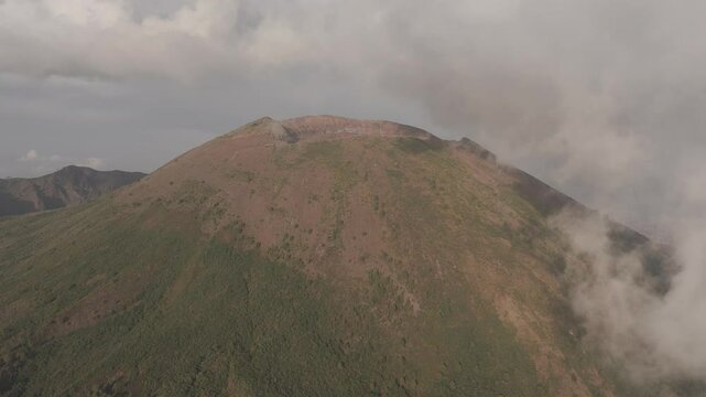 Vesuvio vulcano - Napoli, Italia 
Drone Dji air 3
