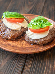 Caprese beef steak
