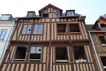 Rénovation d'une maison typique à pans de bois, ville de Pont Audemer, département de l'Eure, France