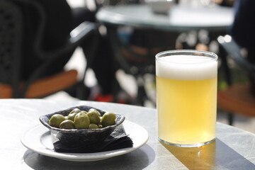 Cerveza y aceitunas