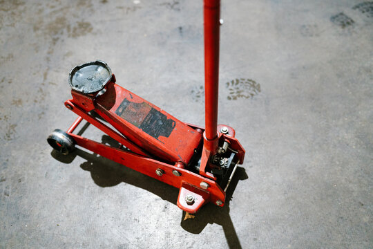 Red Hydraulic Floor Jack