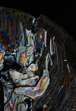 Micrograph of magnesium sulfate crystals polarized light