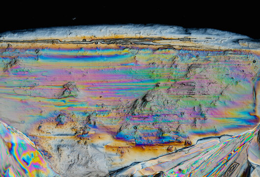 Micrograph of magnesium sulfate crystals polarized light