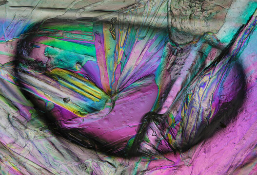 Micrograph of magnesium sulfate crystals polarized light