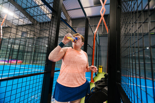 Refreshing break for the padel player