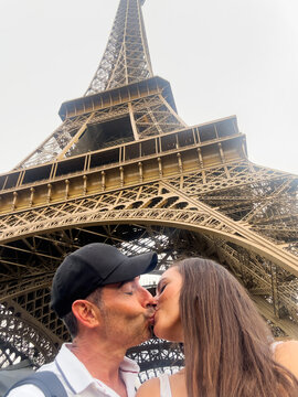 UGC kiss at the Eiffel Tower in Paris
