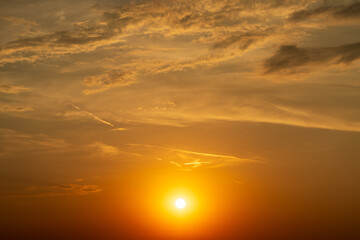 Sonnenuntergang mit Wolken 