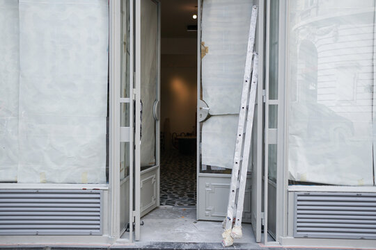 A cafe under renovation in Paris