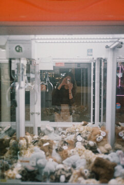 Selfie through claw machine