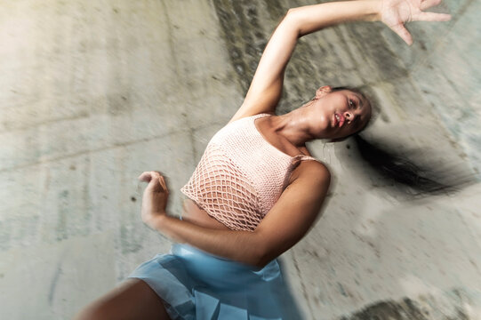 Fashion forward dance expression, Lo-fi