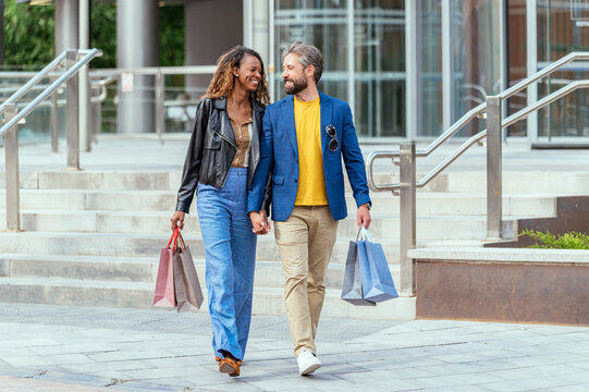 Couple enjoying a day of shopping in the city