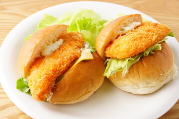 フィッシュバーガーと海老カツバーガー