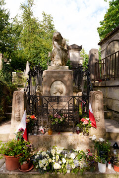 Graveyards at Cimeti&egrave;re du P&egrave;re-Lachaise cemetery in Paris