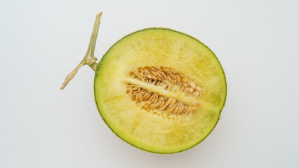 半分にカットしたマスクメロン