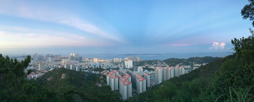 The Tyndall effect in the city