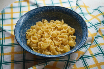 makaron muszelki w misce  © Marcin Łazarczyk