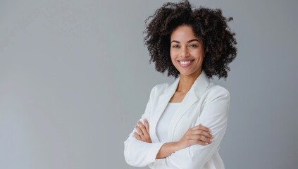 Happy youthful confident professional business woman, pretty trendy female executive looking at camera, standing arms crossed on gray background. confident businesswoman