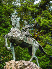 功山寺挙兵の像