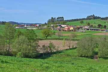 Obraz premium Paesaggi di Galizia, campagna colline e panorami sul cammino Primitivo di Santiago di Compostela fra Melide ed Arzua - Galizia, Spagna 