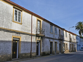 Paesaggi di Galizia, Vecchie case e strade di Arzùa sul cammino Primitivo di Santiago di Compostela fra Melide ed Arzua - Galizia, Spagna
