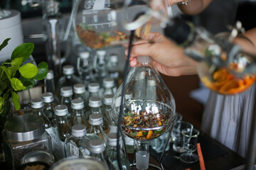 Clear test tubes, distill various herbs inside to extract the aroma of herbs, mix the perfect aroma in the distillation laboratory, and use distillation tubes and scientific instruments to make liquor