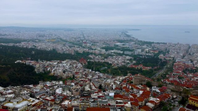 Breathtaking 4K drone footage showcasing the vibrant city of Thessaloniki and the sparkling Aegean Sea. A stunning aerial perspective of Greece&rsquo;s cultural gem
