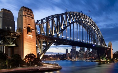 Fototapeta premium Sydney Harbour Bridge with City Skyline Sunrise Background