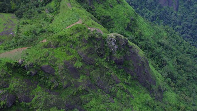 God's Own Country Tourest Places In Kerala ,Paruthumpara or the Eagle Rock at Peerumedu in Idukki,