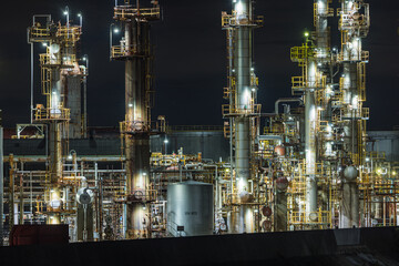日本　三重県四日市市の大正橋から見える四日市コンビナートの工場夜景