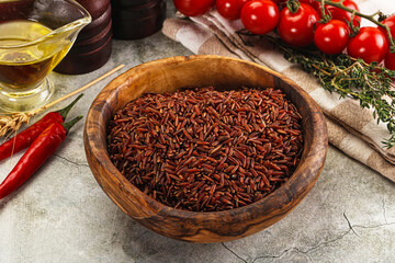 Red raw dry rice gor cooking