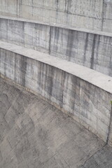 Betonowe ściany dla spustu wody przy hydroelektrowni