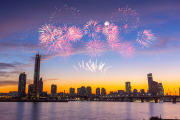 Fireworks along the Han River in International Fireworks Festival at Yeouido, Seoul, South Korea.