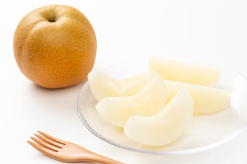 白背景にみずみずしい梨