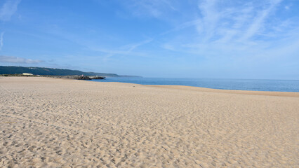 Obraz premium Morning View South on Main Beach of Nazaré, Portugal