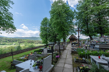cmentarz przy Grackokatolickiej Cerkwi Zaśnięcia Bogarodzicy w Andrzejówce w Beskidzie Sądeckim © TM 360