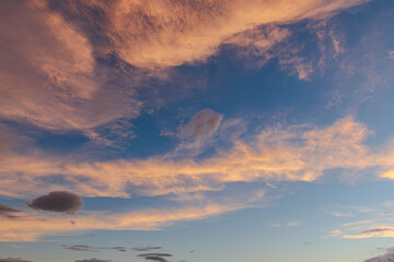 絵の具で描いたみたいな夕空