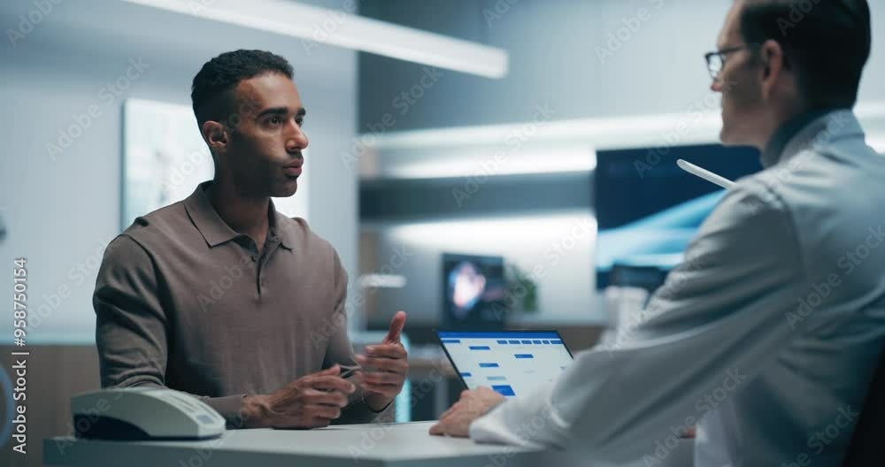 Aufkleber Male Specialist and Male Patient Discuss Health Data in a High-tech Medical Lab, Utilizing Advanced Digital Tools for Precise Analysis in a Modern Hospital Environment.