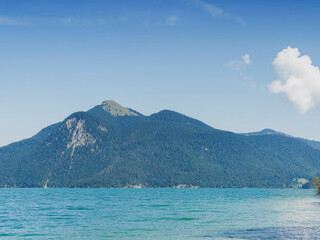 Seenlandschaft in den Bayerischen Voralpen. Herrlicher Ausblick vom Gipfel des Jochbergs wischen Walchen- und Kochelsee