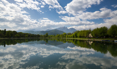 Obraz premium View of the lake in the city park of Vladikavkaz