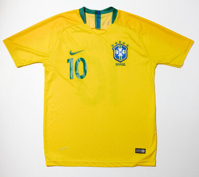 Kent, uk 01.01.2024 Brazil Neymar Jr Nike Dri Fit Football Shirt Mens mediumYellow 2018 Rare soccer top. CBF Brazil international soccer top.