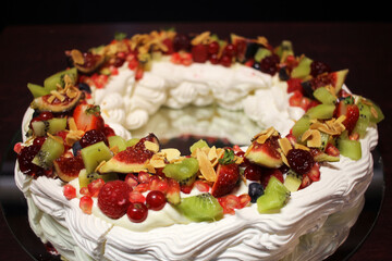 Pavlova cake