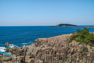 【福井県】東尋坊の雄大な柱状節理