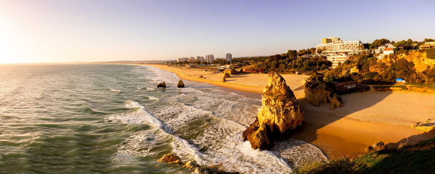 Sunset Splendor in Alvor: A Dreamlike View from Praia dos Tres Irm&atilde;os