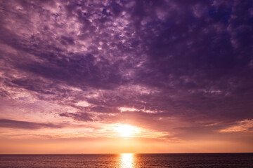 Obraz premium Sunset sky, Nature beautiful Light Sunset or sunrise over sea, Colorful dramatic majestic scenery sky,Amazing clouds and waves in sunset sky nature light cloud background