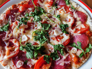 Delicious Homemade Pepperoni and Tomato Pizza Recipe