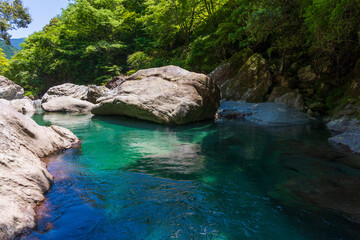 Naklejka premium 日本の風景・夏 高知 中津渓谷（仁淀ブルー）
