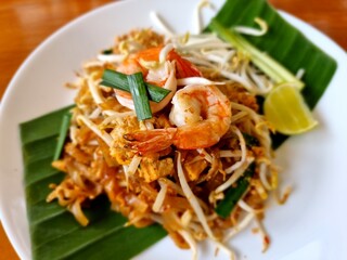 Pad Thai with Fresh Shrimp, a popular dish in Thailand
Chan noodles stir-fried with sweet and sour sauce, tofu, shrimp, bean sprouts and peanuts.
